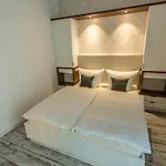 4 شقة *
