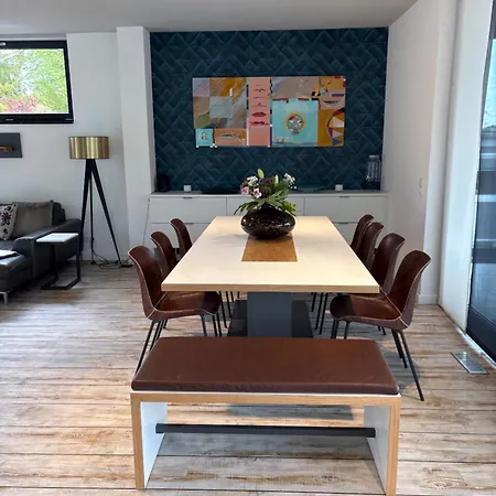 Apartment 4 *