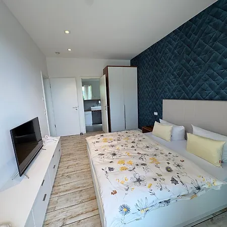 4 Apartment *